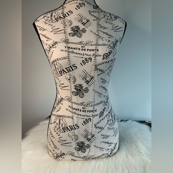 Kinsley Armelle Silver Necklace - Picture 3 of 8